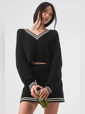 $158 Alo Yoga Tennis Club V Neck Pullover Knit Black Ivory Sweater S